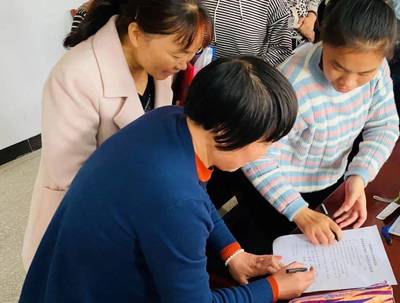 聯(lián)通家校，共架金橋——輝縣市常村鎮(zhèn)中心學(xué)校第七屆家委會(huì)成立暨家庭教育咨詢服務(wù)啟動(dòng)